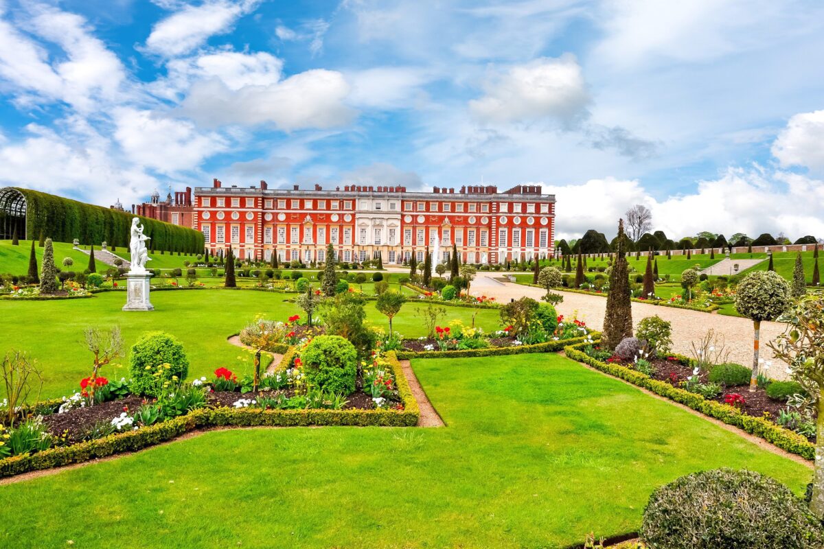 Hampton Court Palace: A majestic historic palace with Tudor and Baroque architecture, set amidst beautifully landscaped gardens and a tranquil river.