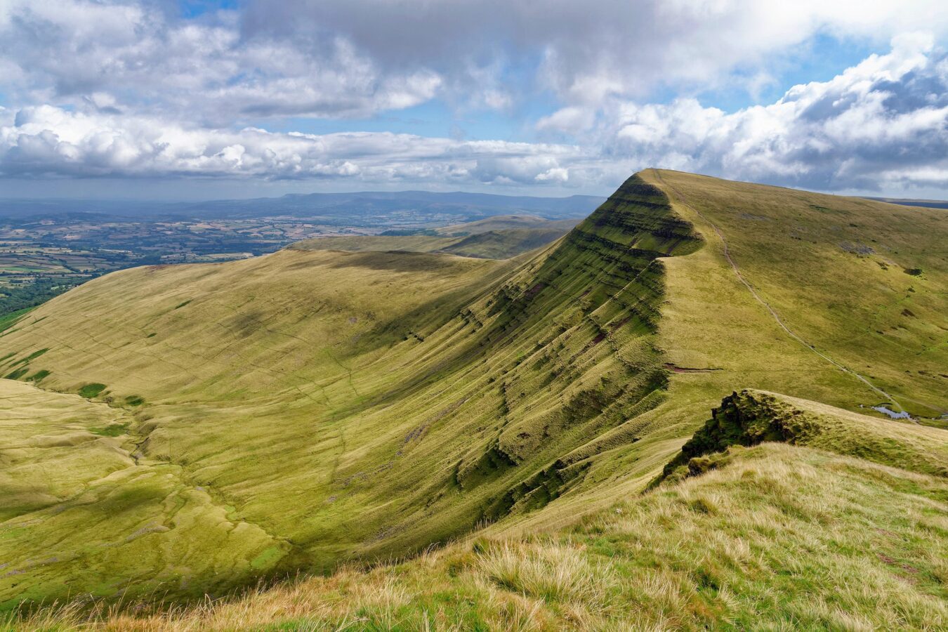 Cribyn and Cwm Sere viewed from Pen y Fan, Brecon Beacons, Powys, Wales, UK